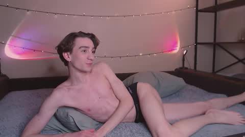 KennyEliot online show from October 30, 2025, 8:20 pm