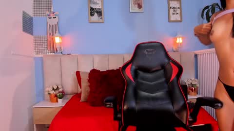 Snapshot of lyzzi_smith01 chatting on December 3, 2024, 1:52 am Lizzy smith online show from December 3, 2024, 1:52 am