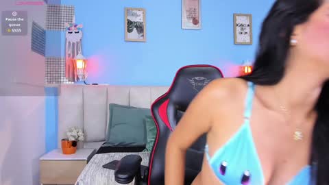 Snapshot of lyzzi_smith01 chatting on January 3, 2025, 7:29 pm Lizzy smith online show from January 3, 2025, 7:29 pm