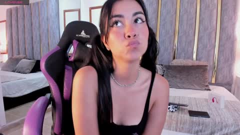 Snapshot of lyzzi_smith01 chatting on February 5, 2025, 11:50 pm Lizzy smith online show from February 5, 2025, 11:50 pm