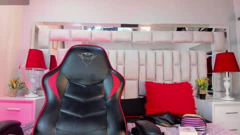 Snapshot of lyzzi_smith01 chatting on September 16, 2025, 7:37 pm Lizzy smith online show from September 16, 2025, 7:37 pm