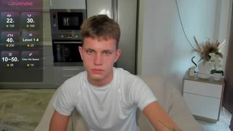 Snapshot of m0neyken_ chatting on July 31, 2026, 2:44 am m0neyken_ online show from July 31, 2026, 2:44 am