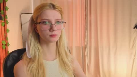 catch me on tue 10am-5pm wed 3am-10am fri 3am-5pm sat 10am-5pm sun 10am-5pm online show from April 1, 2026, 8:59 am