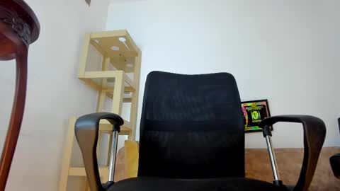 Snapshot of m1lk_choc chatting on February 13, 2025, 6:05 pm Mila online show from February 13, 2025, 6:05 pm