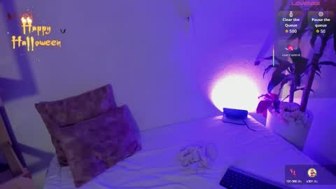 Snapshot of m1lk_choc chatting on October 18, 2025, 12:35 am Mila online show from October 18, 2025, 12:35 am