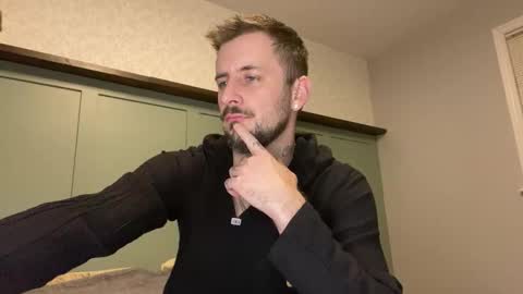 Snapshot of m_stephen chatting on February 4, 2026, 3:12 am m_stephen online show from February 4, 2026, 3:12 am