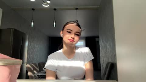 May online show from June 3, 2026, 12:52 pm