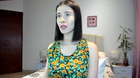 Snapshot of macarena_vallejo_ chatting on January 14, 2025, 1:58 am Macarena online show from January 14, 2025, 1:58 am