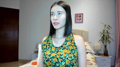 Snapshot of macarena_vallejo_ chatting on January 29, 2025, 1:58 am Macarena online show from January 29, 2025, 1:58 am
