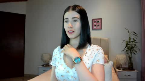 Snapshot of macarena_vallejo_ chatting on February 25, 2025, 1:52 am Macarena online show from February 25, 2025, 1:52 am