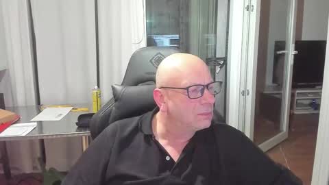 Snapshot of machinegun3dx chatting on February 3, 2026, 12:42 am Andy online show from February 3, 2026, 12:42 am