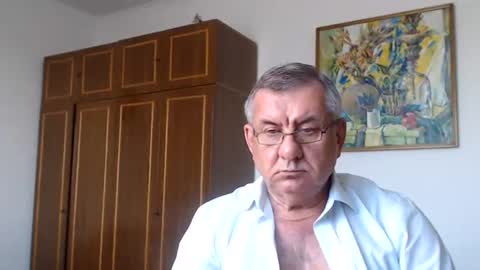 Macho online show from June 17, 2026, 5:14 pm