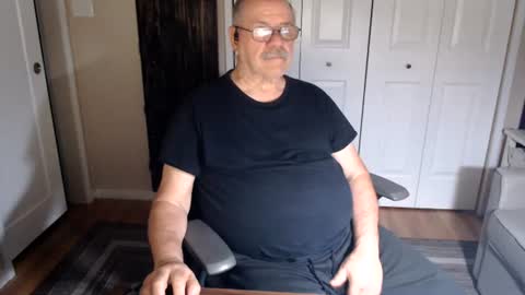 Snapshot of mackb1950 chatting on June 15, 2026, 8:05 am MackB1950 online show from June 15, 2026, 8:05 am