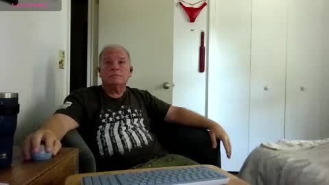 Snapshot of mackdocc001 chatting on April 27, 2026, 5:55 pm mackdocc001 online show from April 27, 2026, 5:55 pm