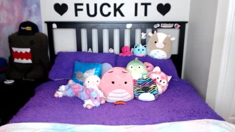 Mackenzie Wolfe online show from February 4, 2026, 5:13 am