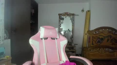 Snapshot of madam_sativa chatting on April 27, 2026, 3:37 am di online show from April 27, 2026, 3:37 am