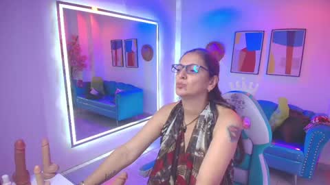 Snapshot of madame_scarllet chatting on April 28, 2026, 11:37 am Madame Scarllet online show from April 28, 2026, 11:37 am