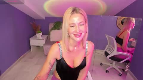 Evelyn online show from October 9, 2025, 6:33 am