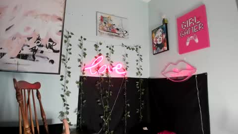 Snapshot of maddi_avalon chatting on January 14, 2025, 11:31 am Maddi Avalon online show from January 14, 2025, 11:31 am