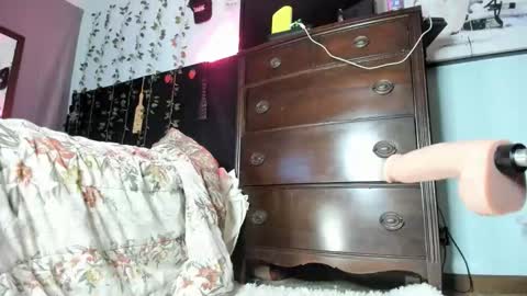 Snapshot of maddi_avalon chatting on February 19, 2026, 1:07 pm Maddi Avalon online show from February 19, 2026, 1:07 pm