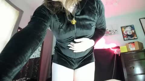 Snapshot of maddi_avalon chatting on June 15, 2026, 12:02 am Maddi Avalon online show from June 15, 2026, 12:02 am
