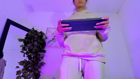 Snapshot of maddie_ray_ chatting on June 8, 2026, 12:05 pm Maddie Ray online show from June 8, 2026, 12:05 pm