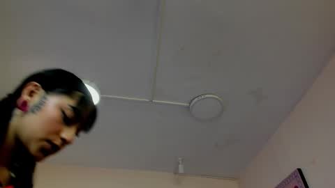 Snapshot of maddie_rosee chatting on February 4, 2026, 3:23 am Maddierosee online show from February 4, 2026, 3:23 am