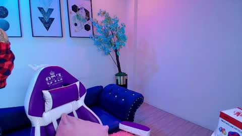 maddie_t18 online show from May 28, 2026, 11:29 am