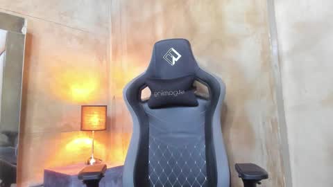 Maddox Santana online show from November 1, 2025, 11:40 pm