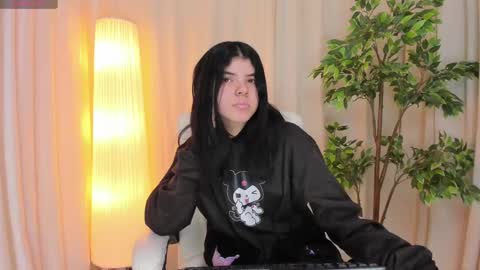 Maddy Please help me with your thumbs up its important online show from March 6, 2025, 7:14 am