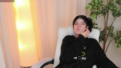 Maddy Please help me with your thumbs up its important online show from March 7, 2025, 7:30 am