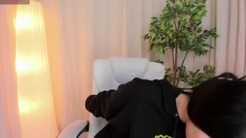 Maddy Please help me with your thumbs up its important online show from March 11, 2025, 7:37 am