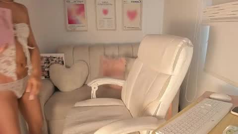 Snapshot of maddy_bronw chatting on May 22, 2026, 9:42 pm Maddy online show from May 22, 2026, 9:42 pm