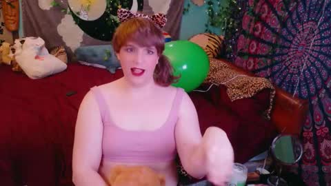 Snapshot of maddy_cat chatting on October 20, 2025, 3:01 pm Maddy Cat online show from October 20, 2025, 3:01 pm