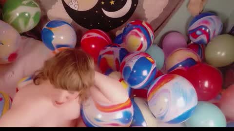 Maddy Cat online show from December 16, 2025, 2:11 pm