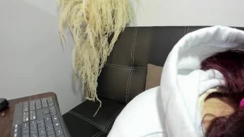 Snapshot of madelaine_blosson chatting on May 27, 2026, 10:23 am Madelaine online show from May 27, 2026, 10:23 am