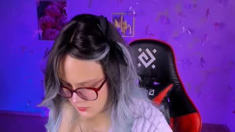 Madeline online show from November 28, 2025, 5:10 am