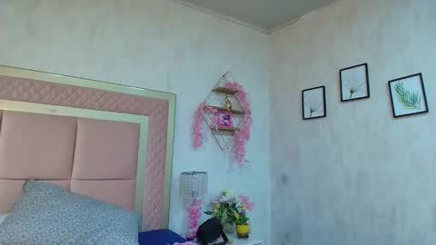 madhison_5 online show from June 1, 2026, 11:56 am