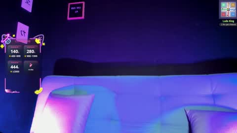 Madison Watson online show from November 26, 2025, 11:44 am