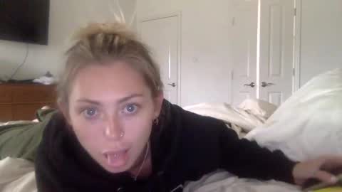 Snapshot of madirose69 chatting on October 21, 2025, 2:29 pm mari rose online show from October 21, 2025, 2:29 pm