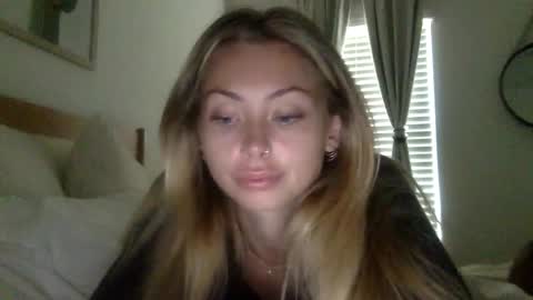 Snapshot of madirose69 chatting on October 22, 2025, 1:55 pm mari rose online show from October 22, 2025, 1:55 pm
