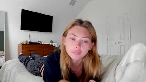 Snapshot of madirose69 chatting on April 30, 2026, 3:07 pm mari rose online show from April 30, 2026, 3:07 pm