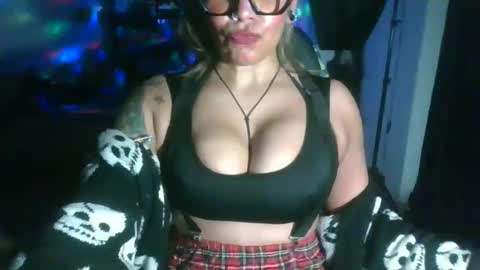 Snapshot of madisonjayde77 chatting on January 28, 2025, 4:18 am MadisonJayde online show from January 28, 2025, 4:18 am