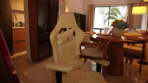 Snapshot of madisonlara chatting on May 10, 2026, 10:15 pm madisonlara online show from May 10, 2026, 10:15 pm