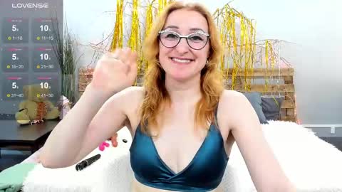 Snapshot of madissonkiss chatting on February 14, 2025, 7:38 am Madisson online show from February 14, 2025, 7:38 am