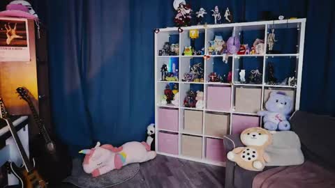 Alice online show from April 19, 2026, 8:00 pm