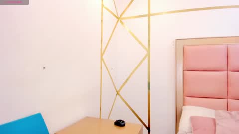 Snapshot of mady_edwards chatting on December 15, 2024, 3:45 am Mady online show from December 15, 2024, 3:45 am