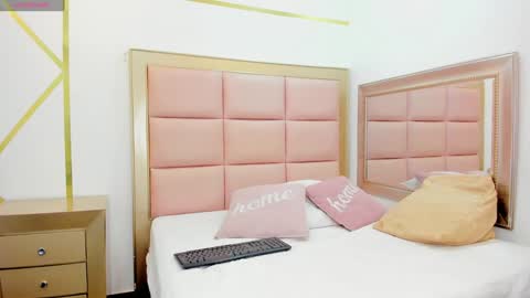 Snapshot of mady_edwards chatting on January 18, 2025, 2:03 am Mady online show from January 18, 2025, 2:03 am