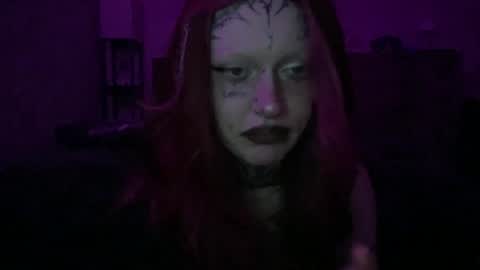 Snapshot of maeee_ chatting on July 16, 2026, 7:25 am Mae online show from July 16, 2026, 7:25 am