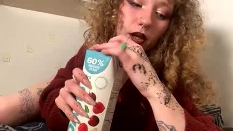 Snapshot of maevebabexo chatting on December 21, 2025, 2:30 am maevebabexo online show from December 21, 2025, 2:30 am